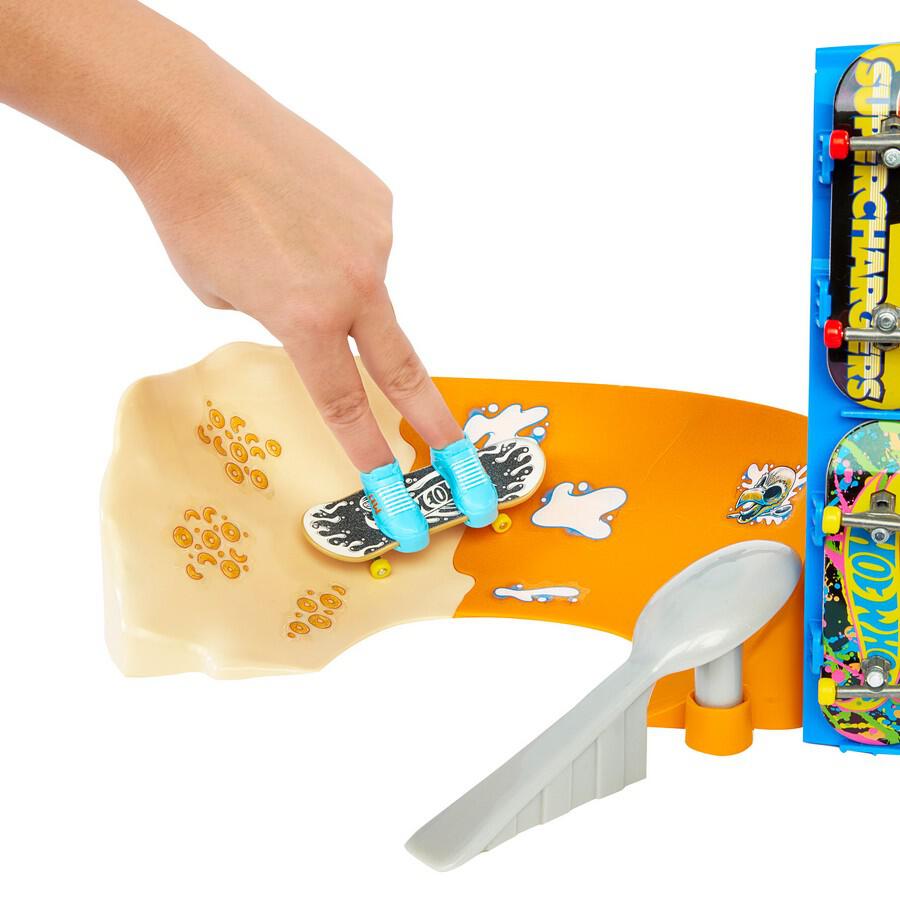Hot Wheels Skate Tony Hawk Cereal Bowl Fingerboard Set